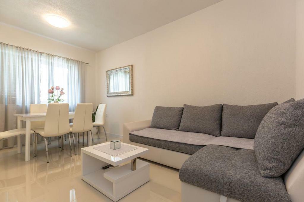 Tatijana Holiday Apartments Makarska Exterior photo